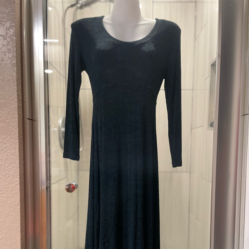 Elegant Black & Emerald Long Sleeve Dress